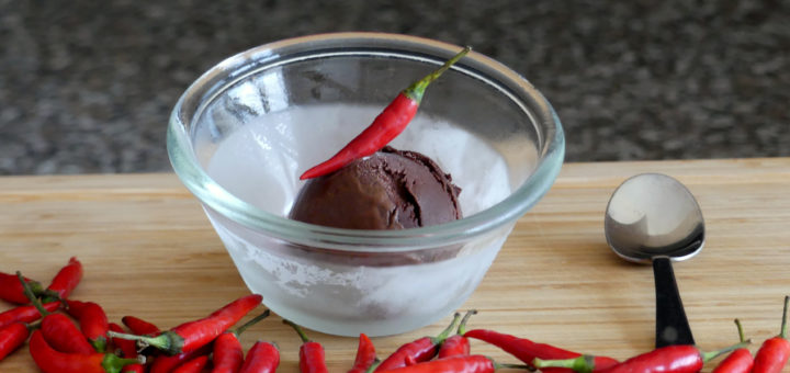 Schokoladen Chili Eis Rezept