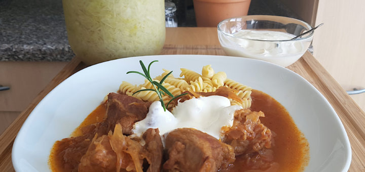 Szegediner Gulasch kochen