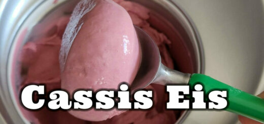 Cassis Sorbet und Cassis Joghurteis aus Muttersaft