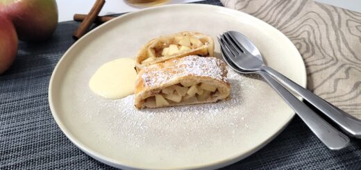 Apfelstrudel mit Vanillesoße