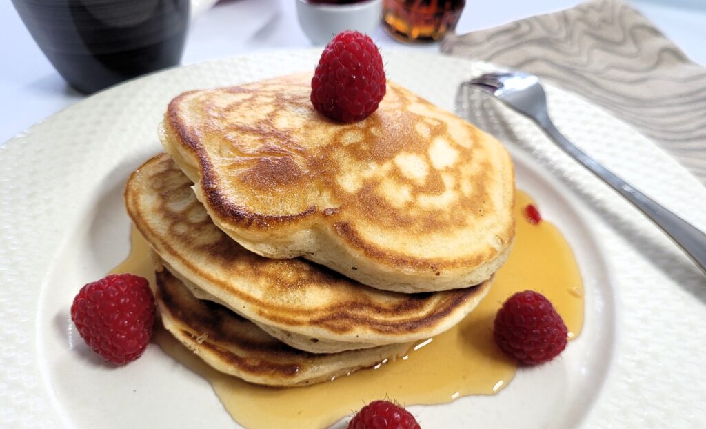 Pancakes mit Ahornsirup