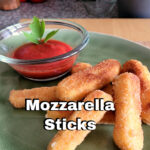 Knusprige Mozzarella Sticks mit Tomatendip Rezept